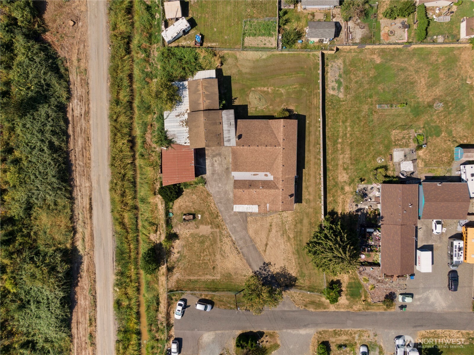 27 2nd Avenue N