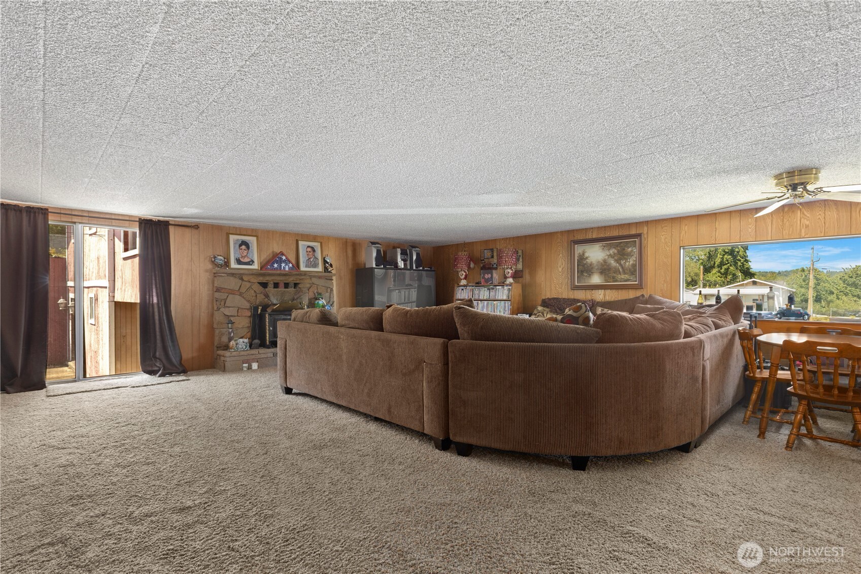 27 2nd Avenue N
