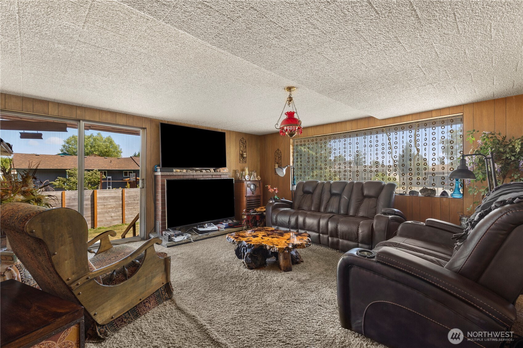 27 2nd Avenue N