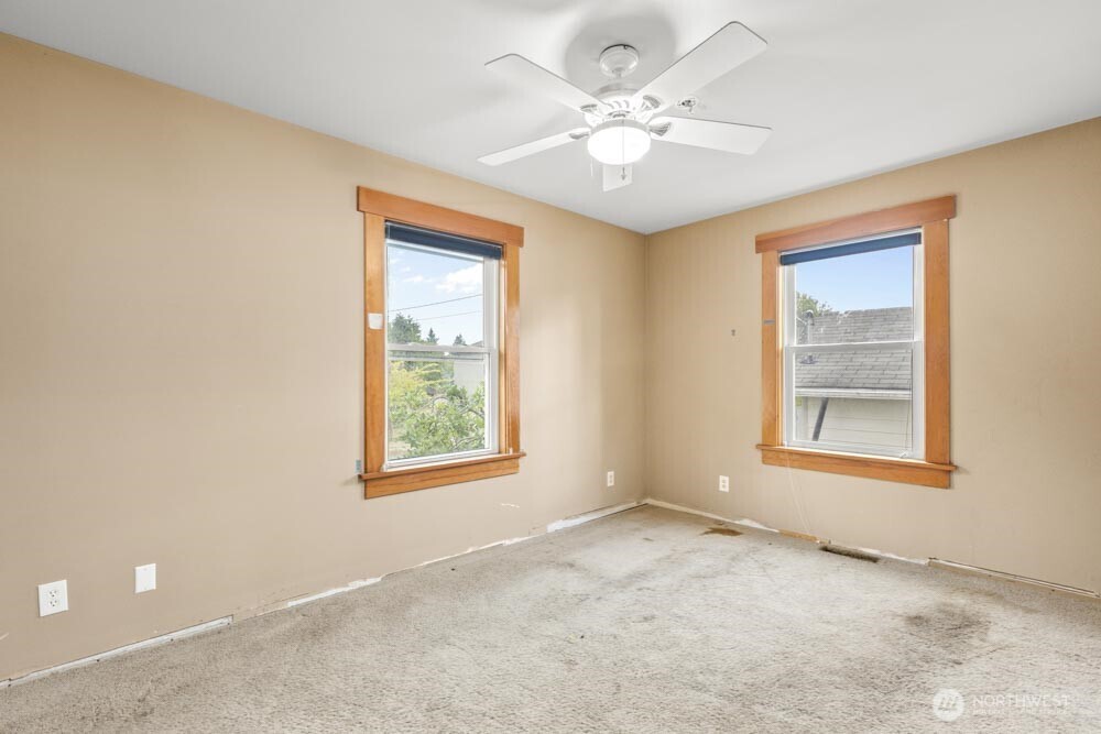 926 Tullis Street NE