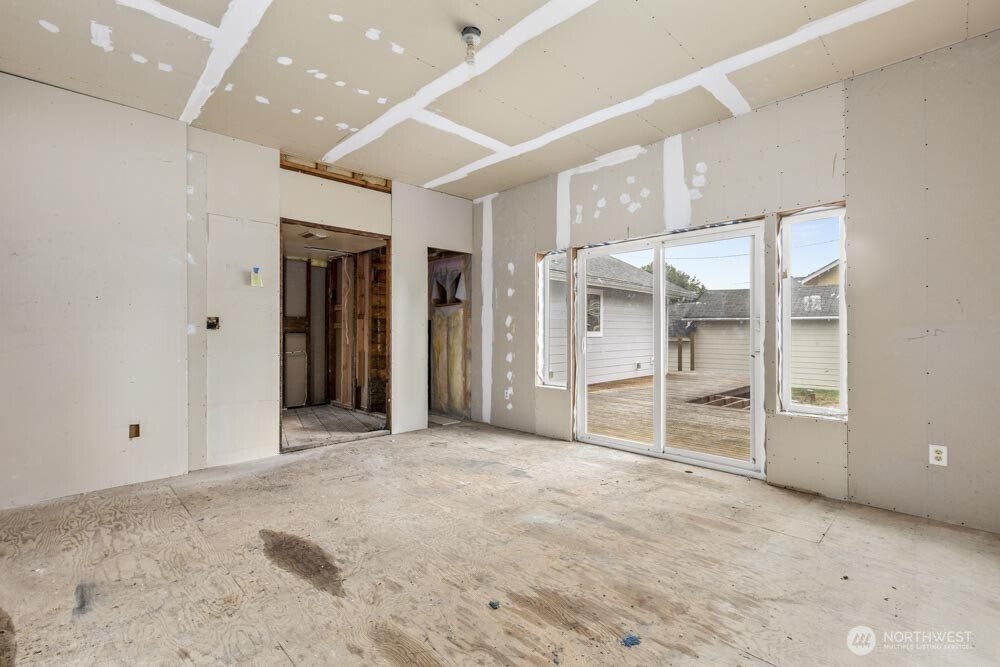 926 Tullis Street NE