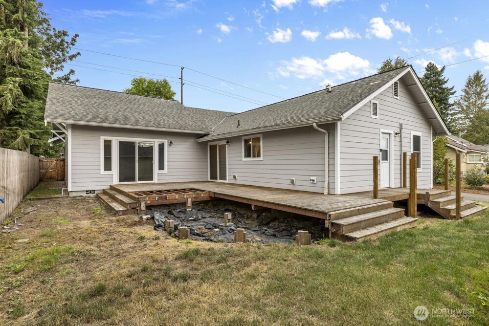 926 Tullis Street NE