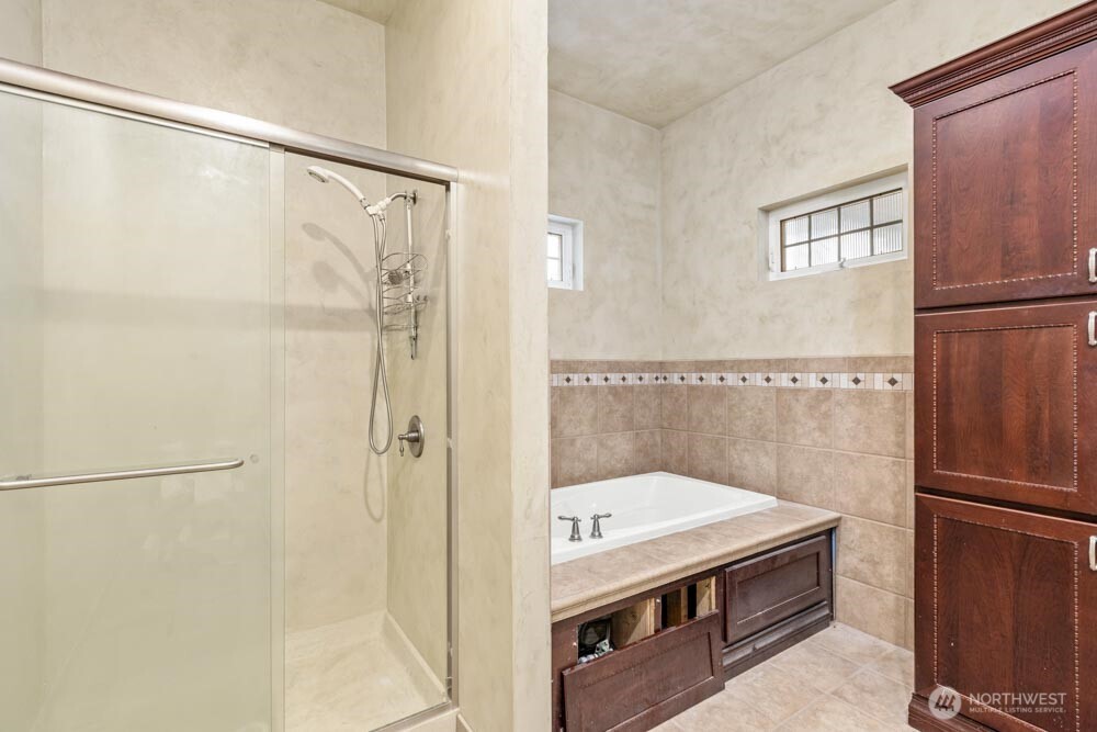 926 Tullis Street NE