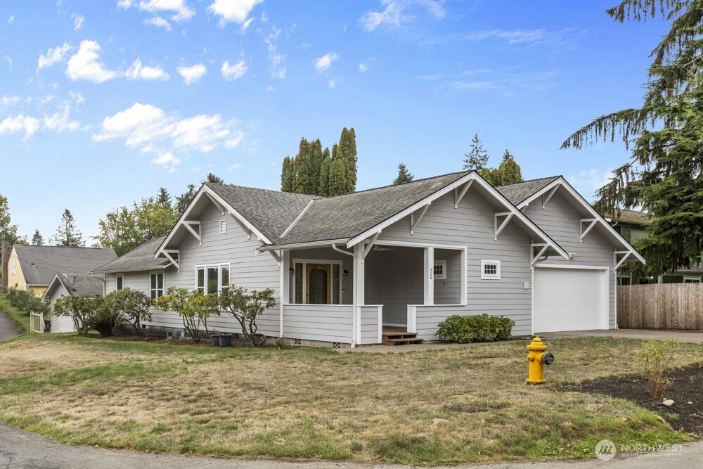 926 Tullis Street NE