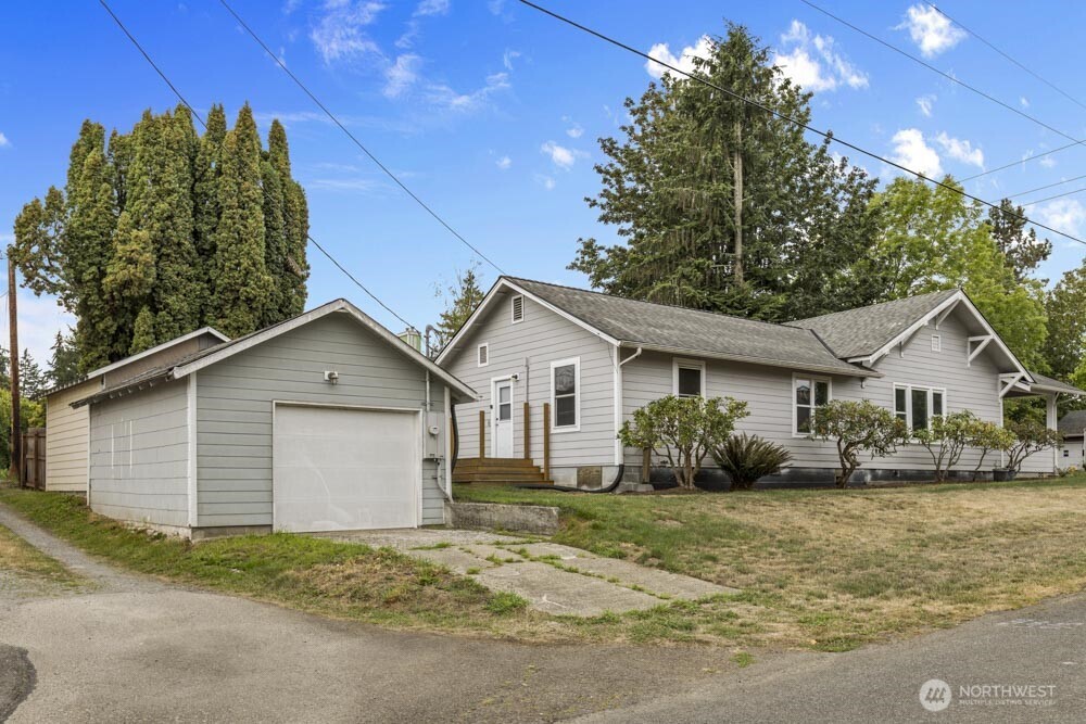 926 Tullis Street NE