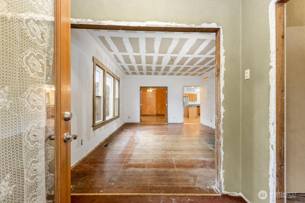 926 Tullis Street NE