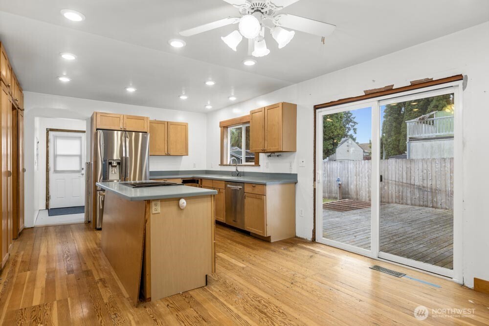 926 Tullis Street NE