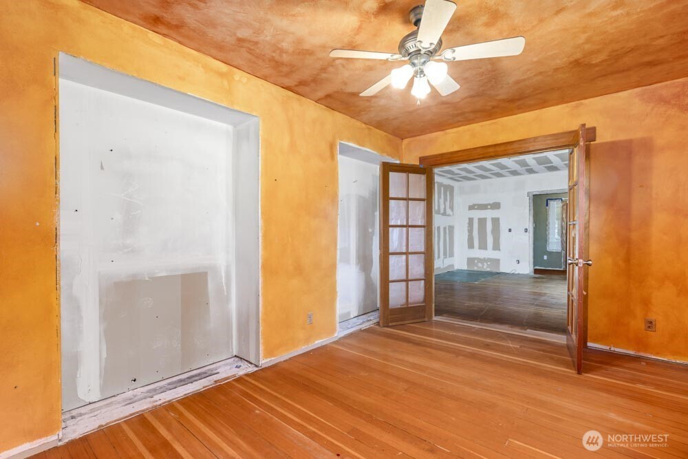 926 Tullis Street NE