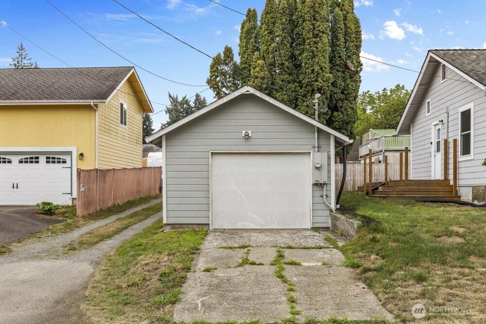 926 Tullis Street NE