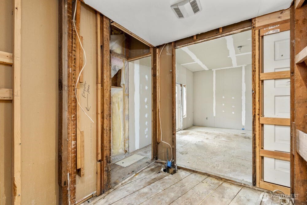 926 Tullis Street NE