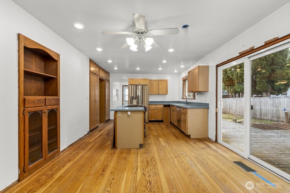 926 Tullis Street NE