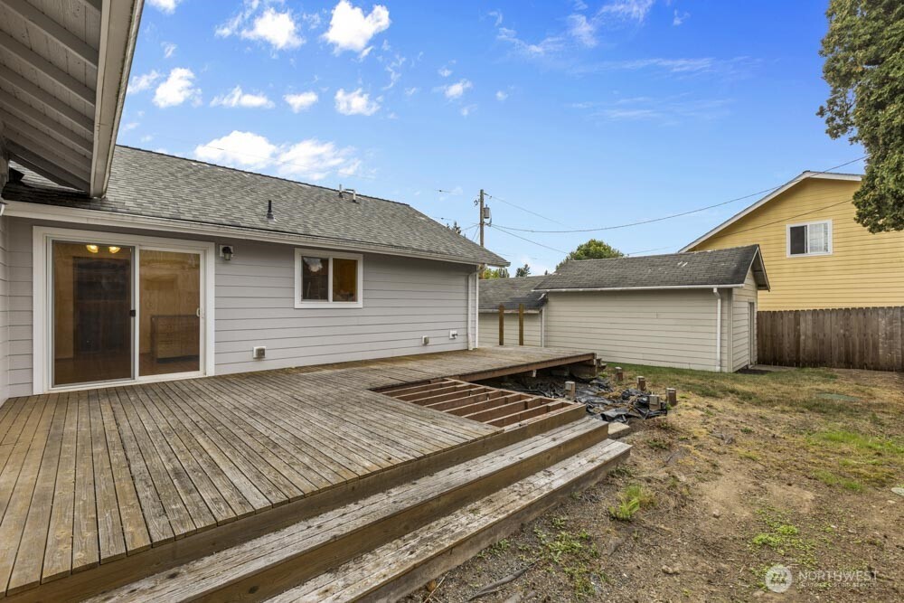 926 Tullis Street NE