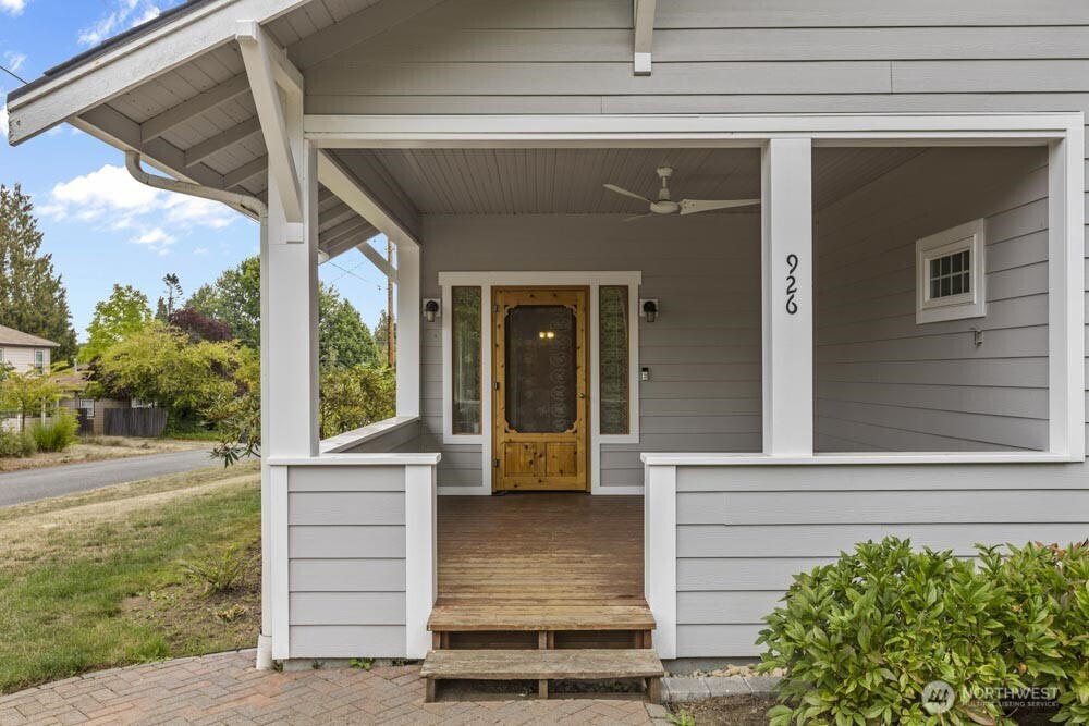 926 Tullis Street NE