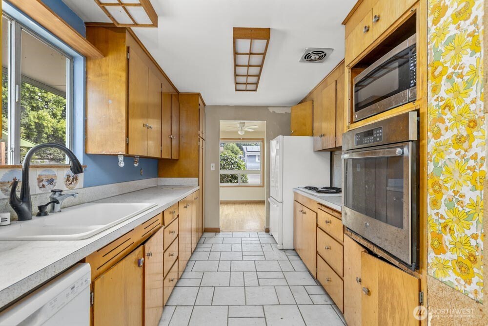 1907 Marion Street NE