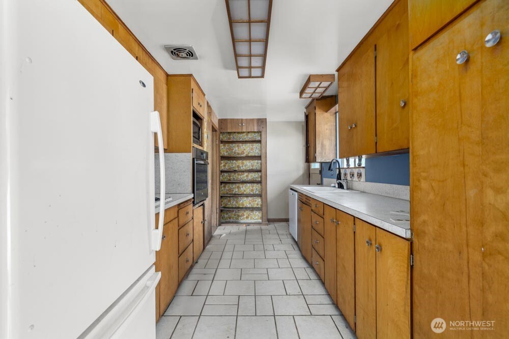 1907 Marion Street NE