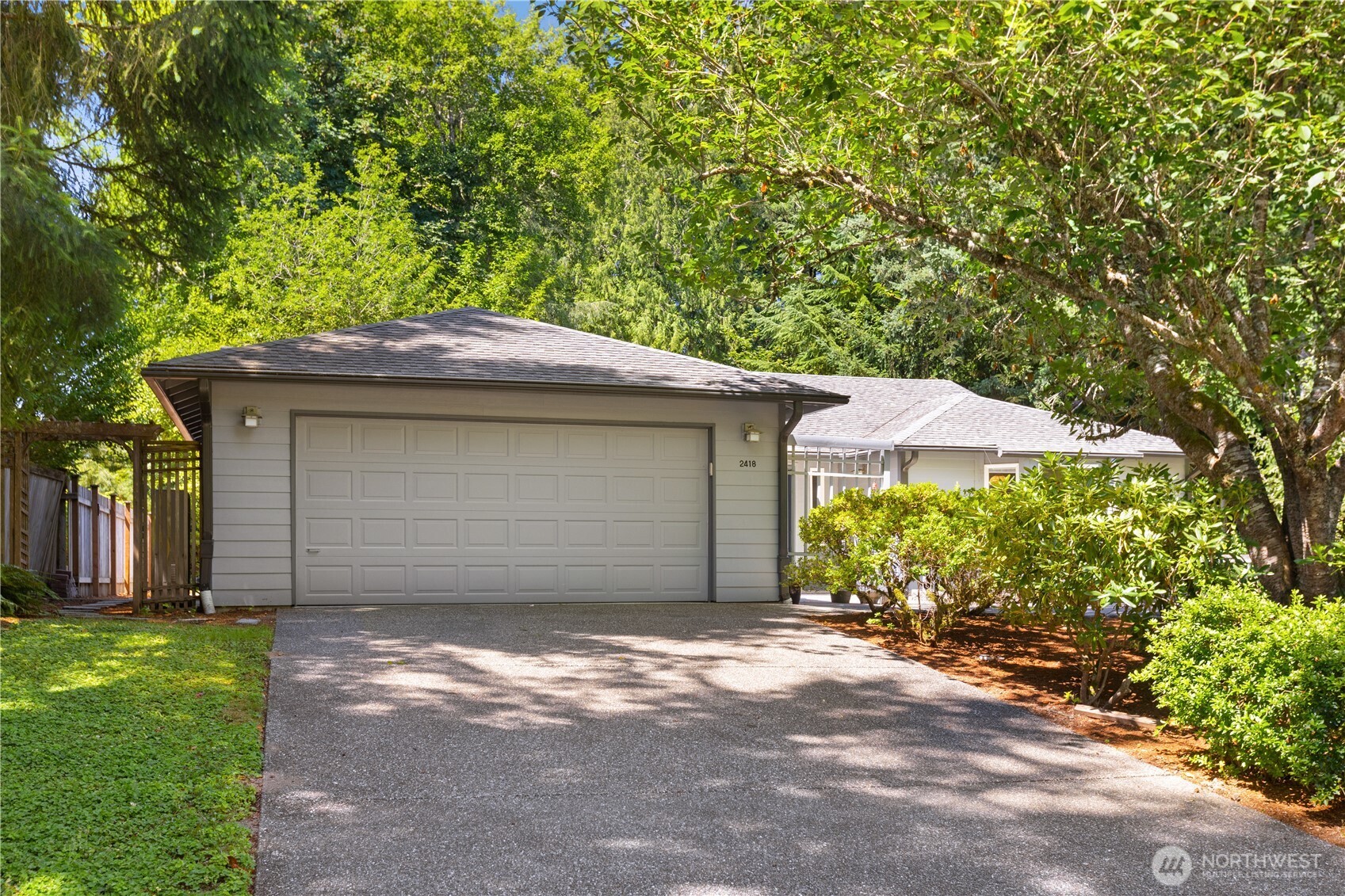2418 Woodfield Loop SE