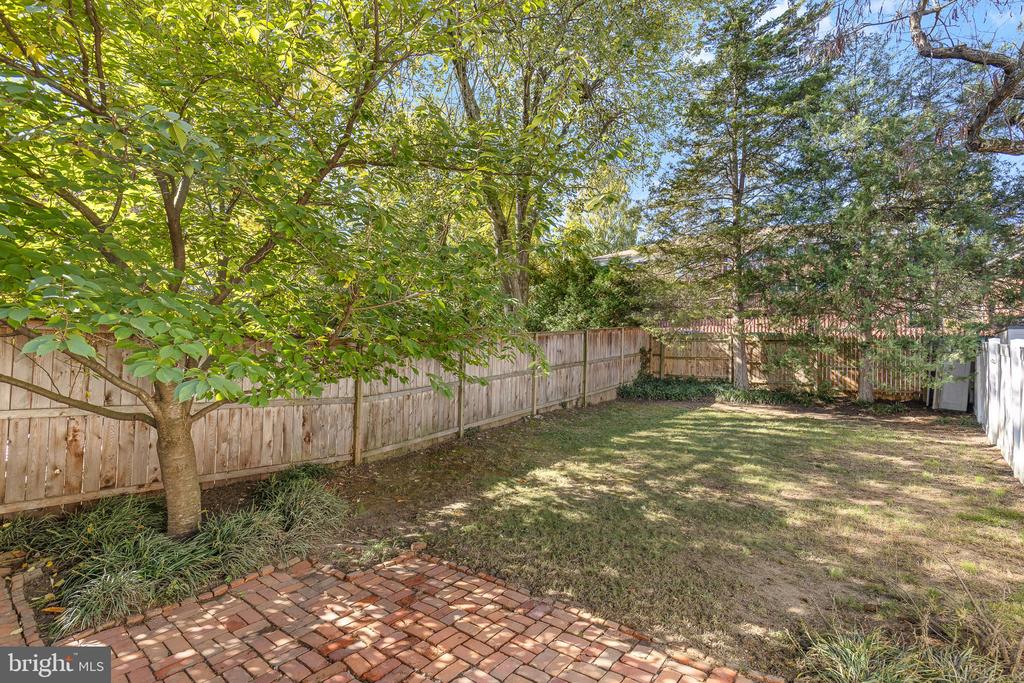 220 W TAYLOR RUN PARKWAY