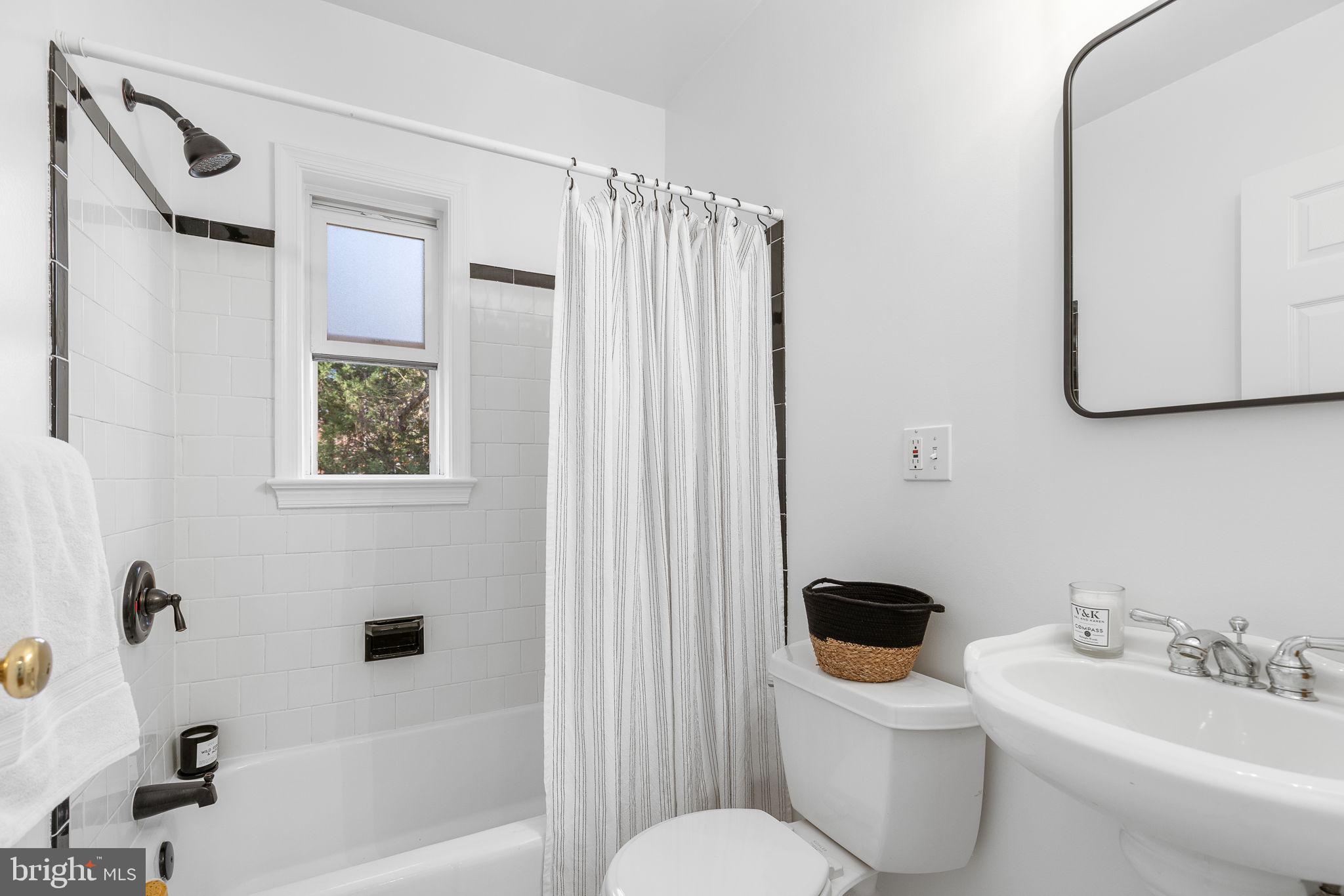 220 W TAYLOR RUN PARKWAY