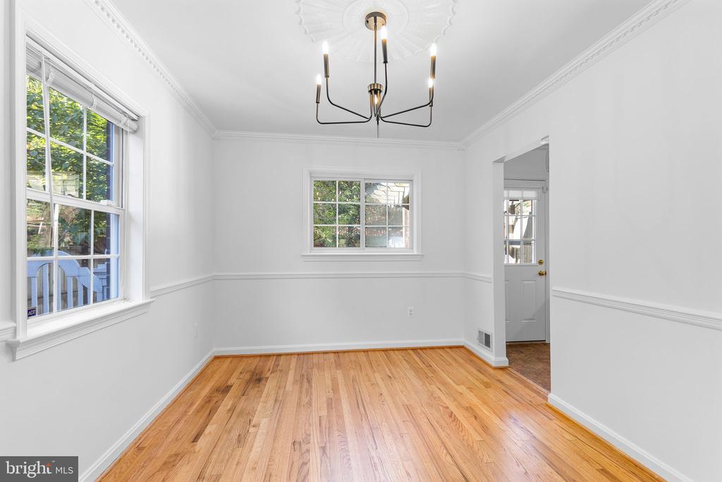220 W TAYLOR RUN PARKWAY