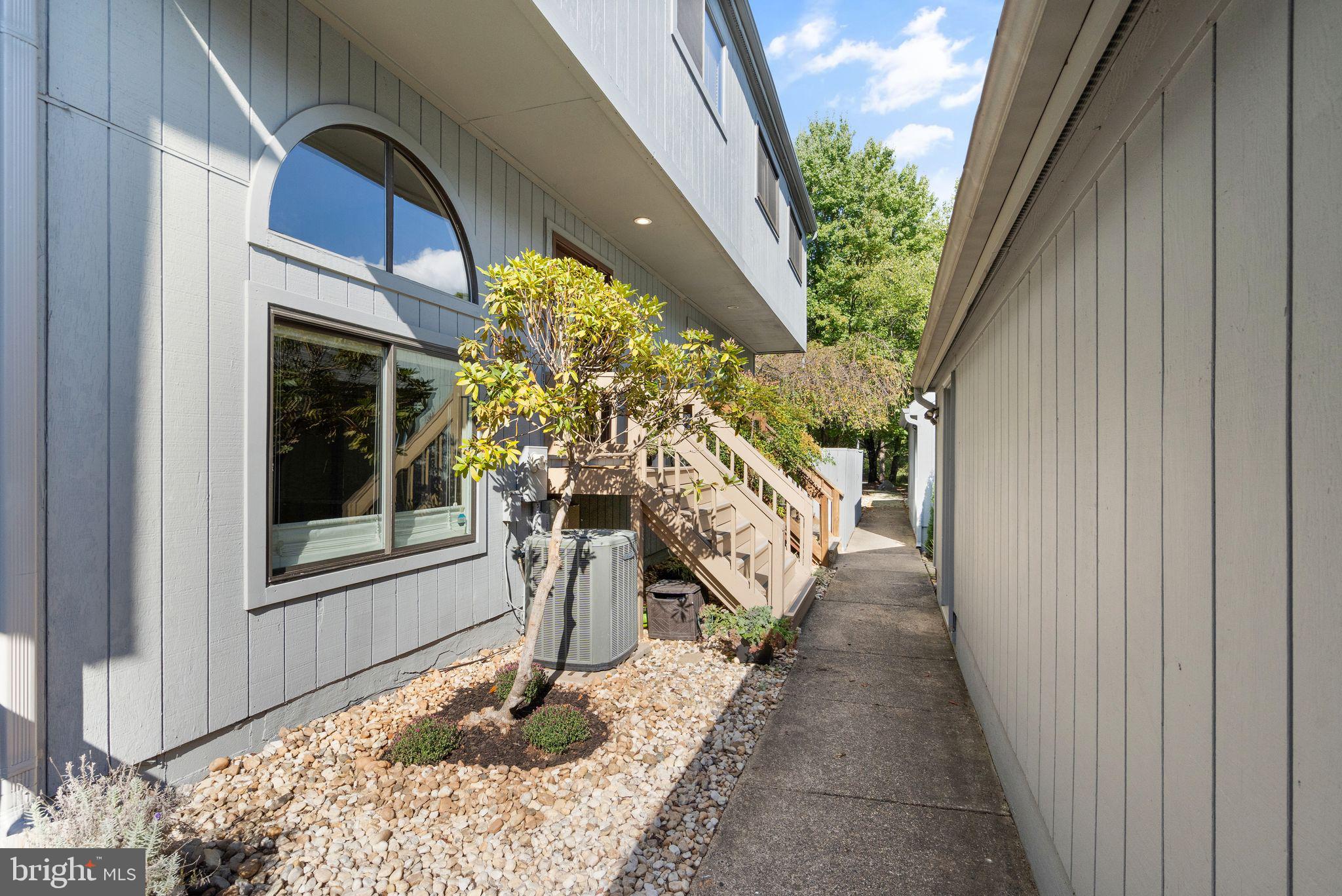 11102 Glade DRIVE