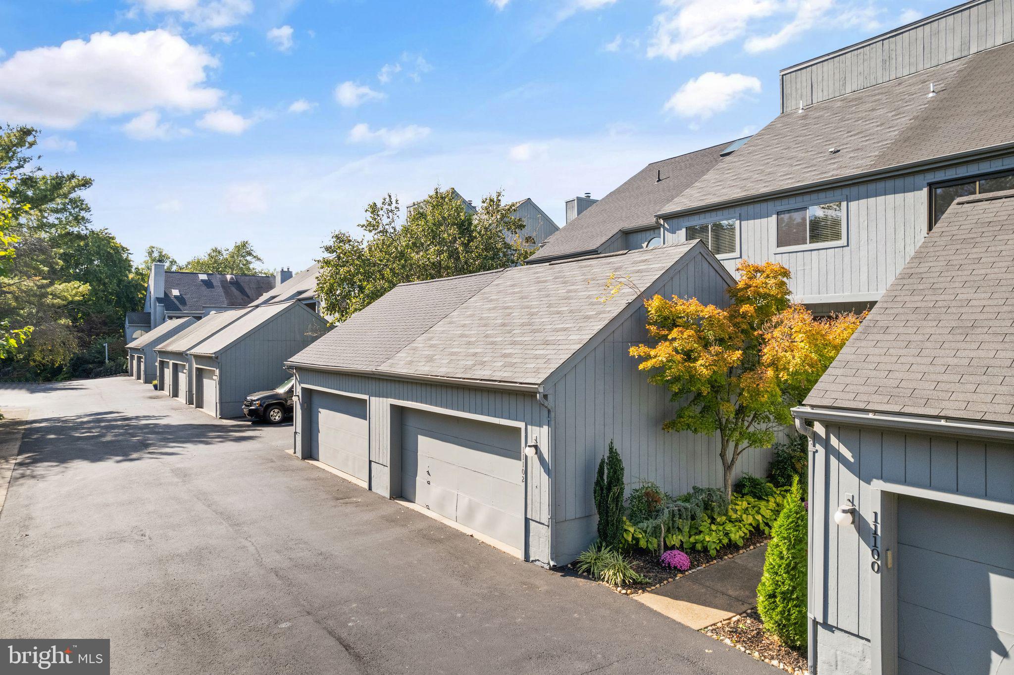 11102 Glade DRIVE