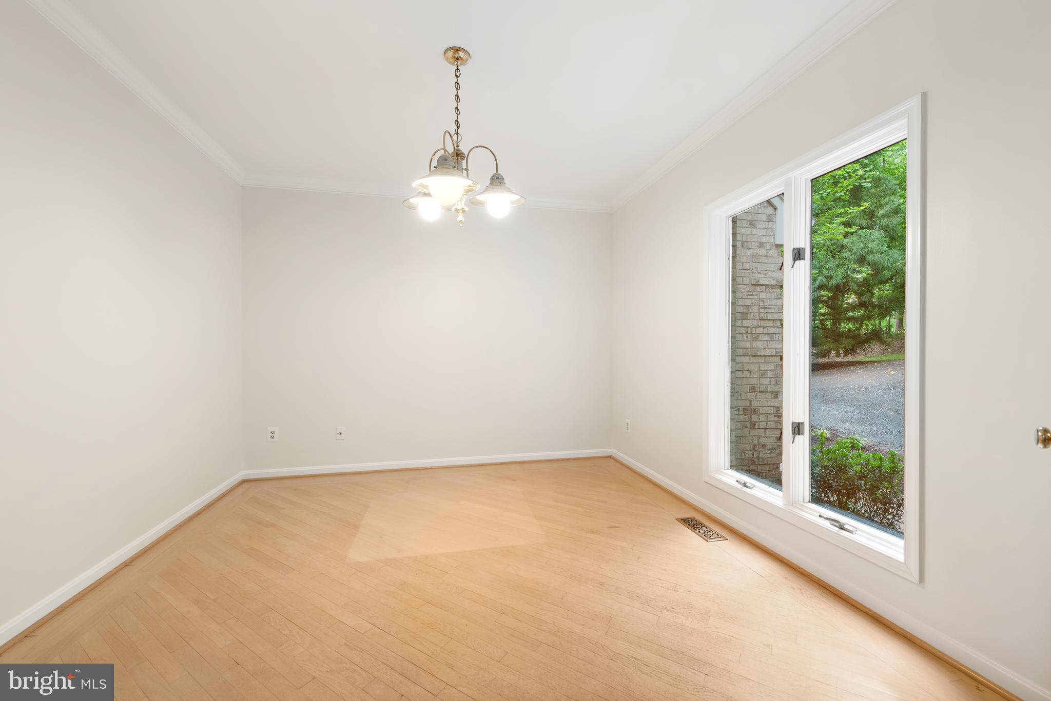 1010 Bowen Ct