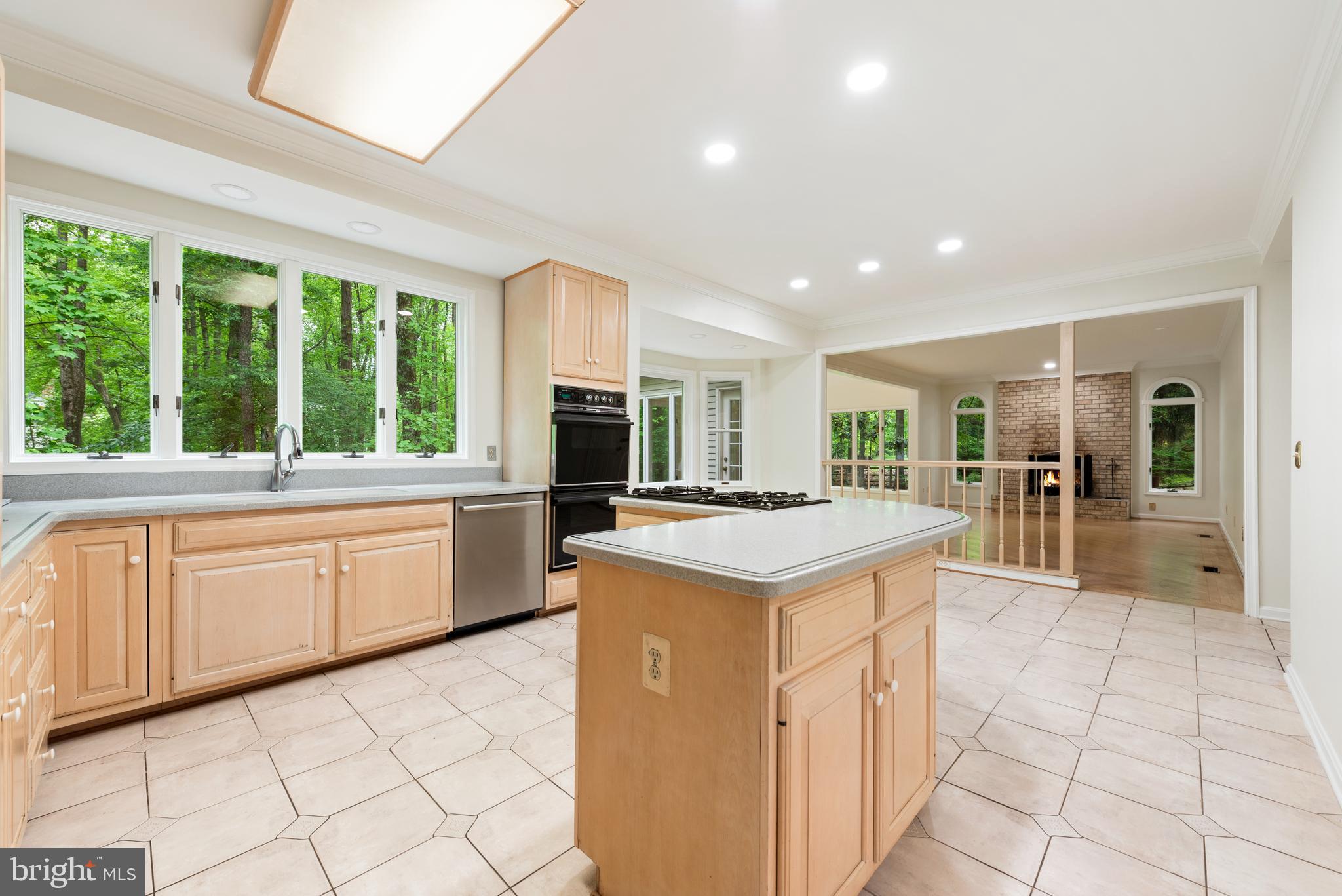 1010 Bowen Ct
