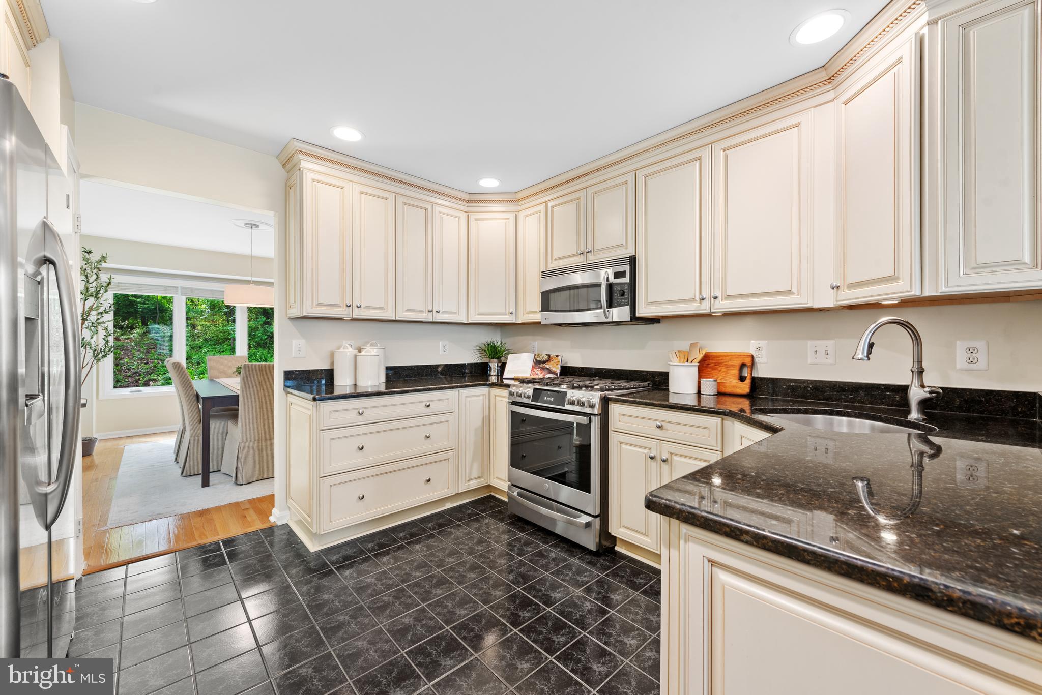 1284 Wedgewood Manor Way