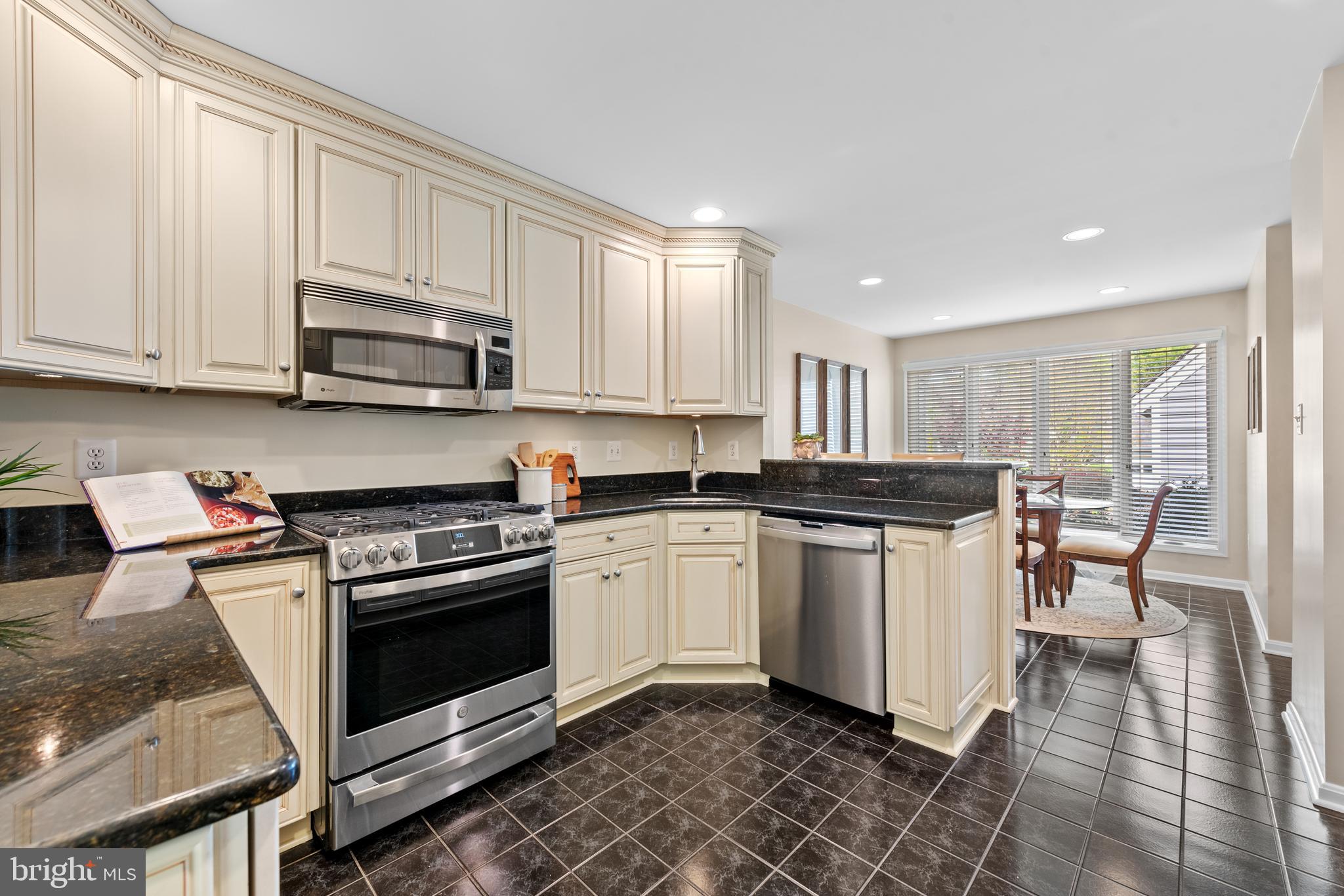 1284 Wedgewood Manor Way