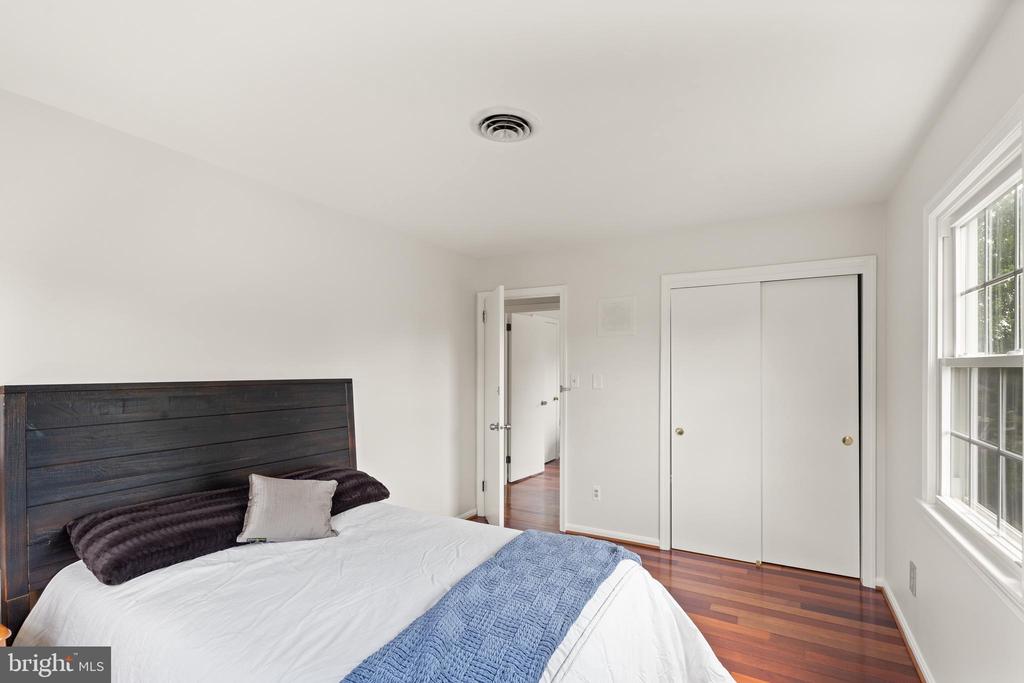 13609 Mountain View Ct