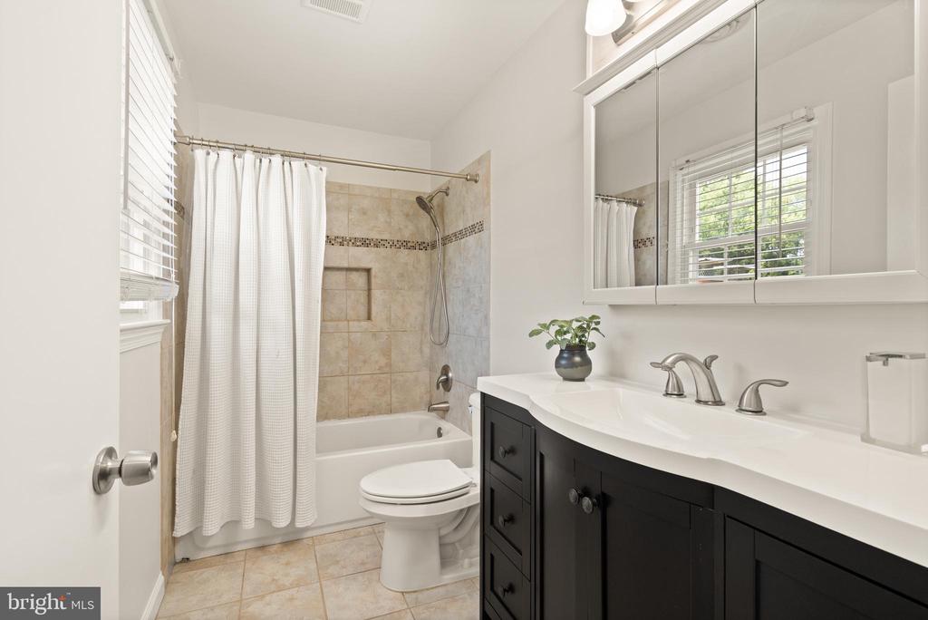 13609 Mountain View Ct