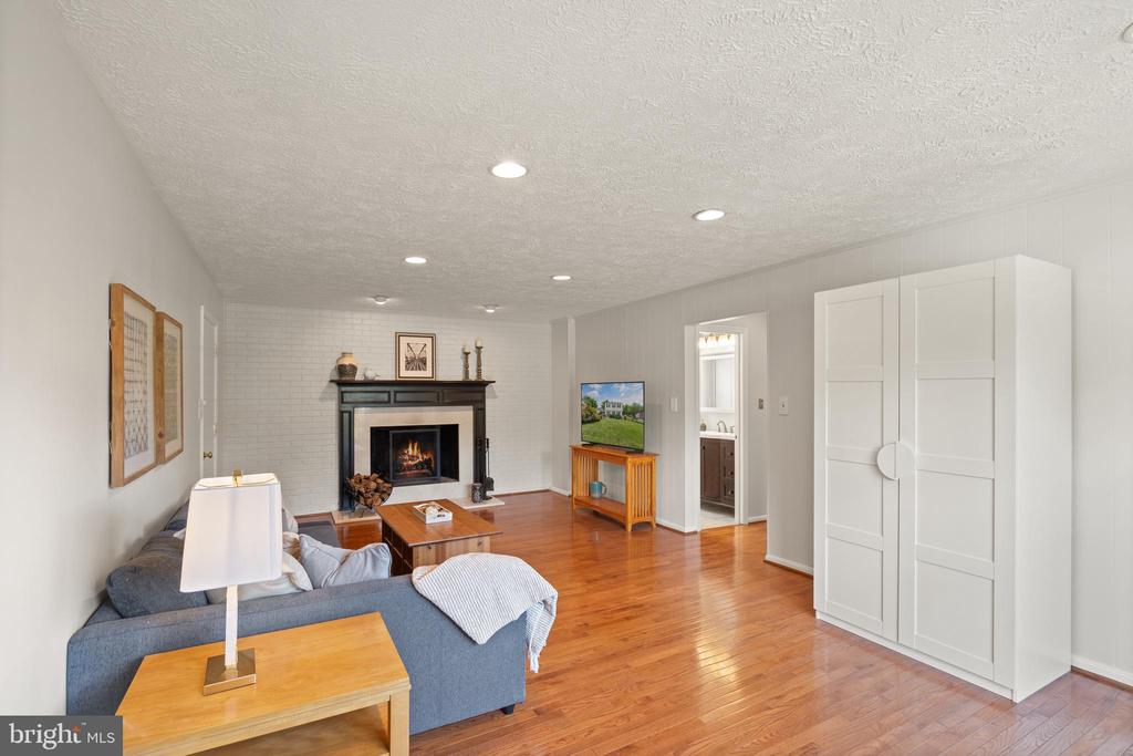 13609 Mountain View Ct