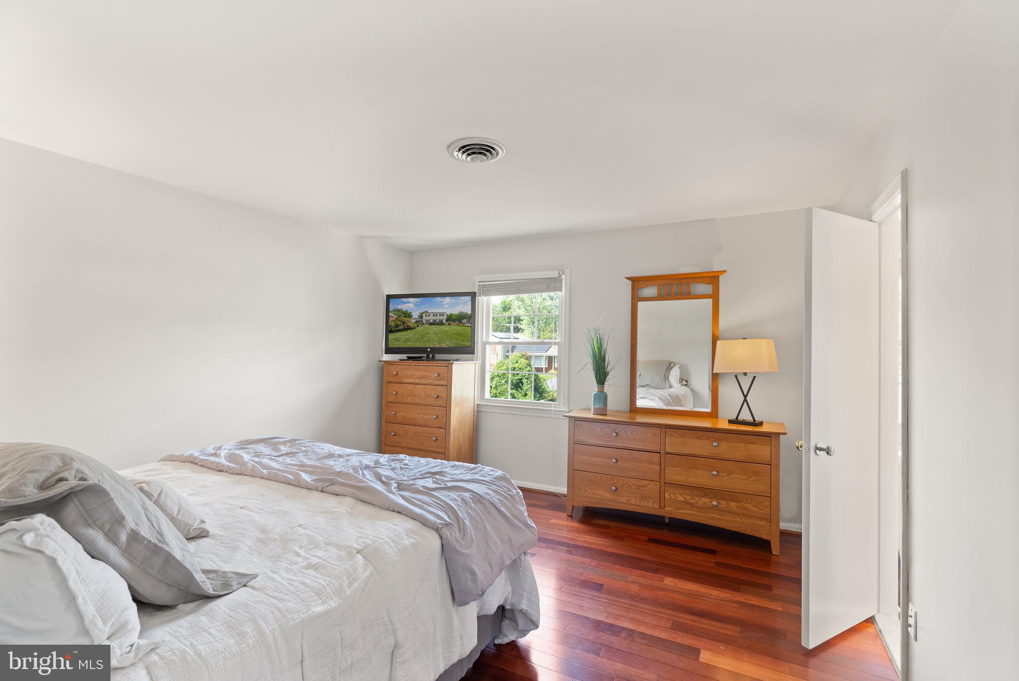 13609 Mountain View Ct