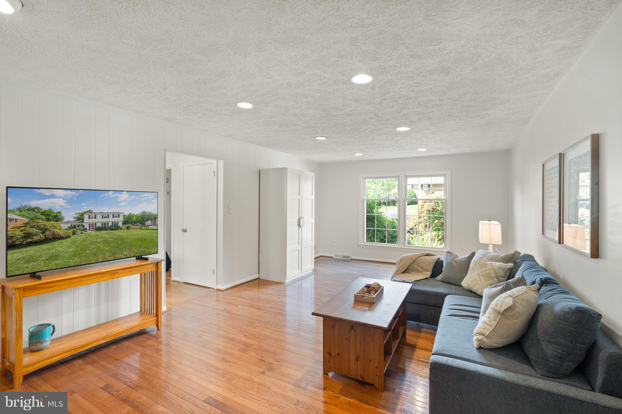 13609 Mountain View Ct