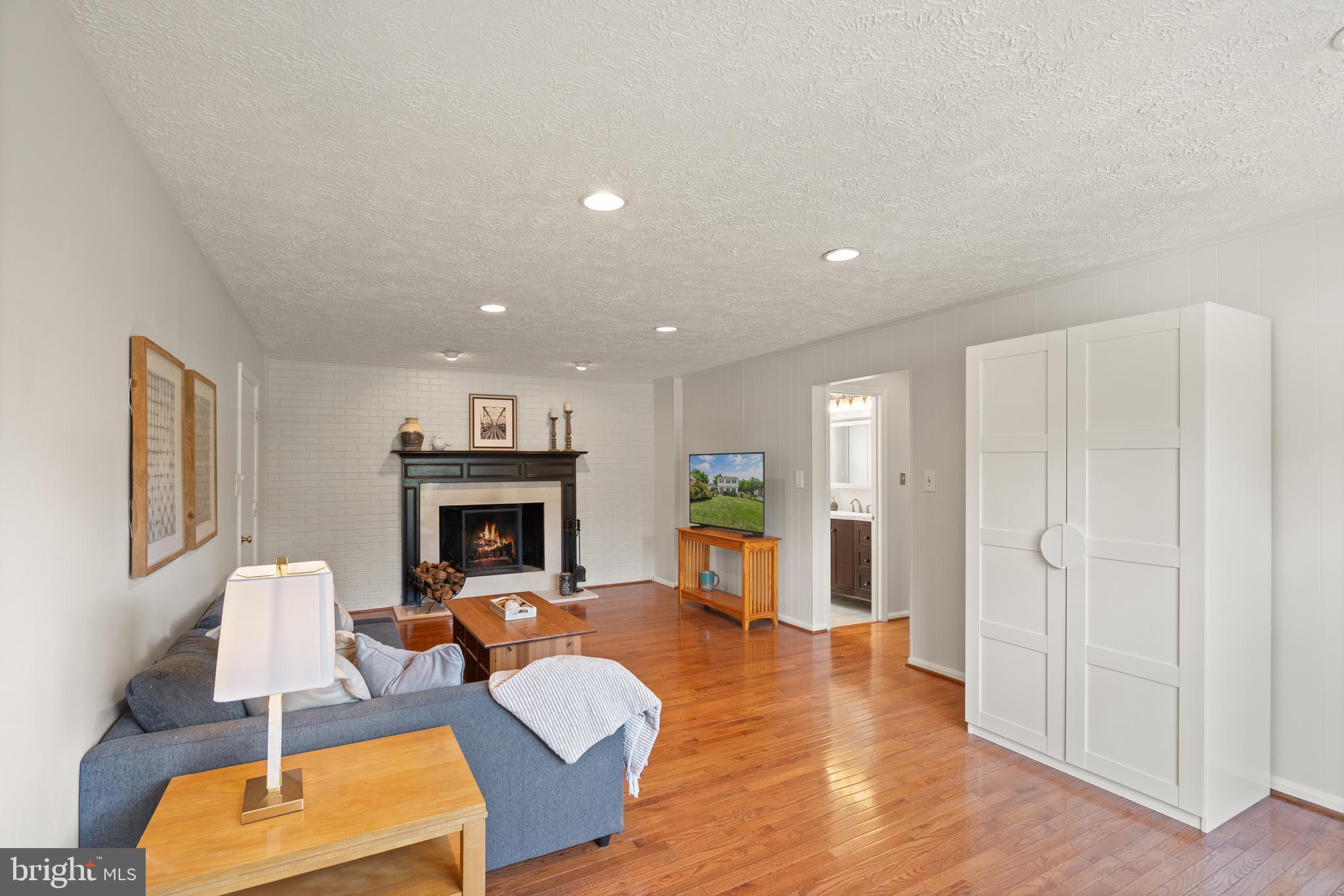 13609 Mountain View Ct