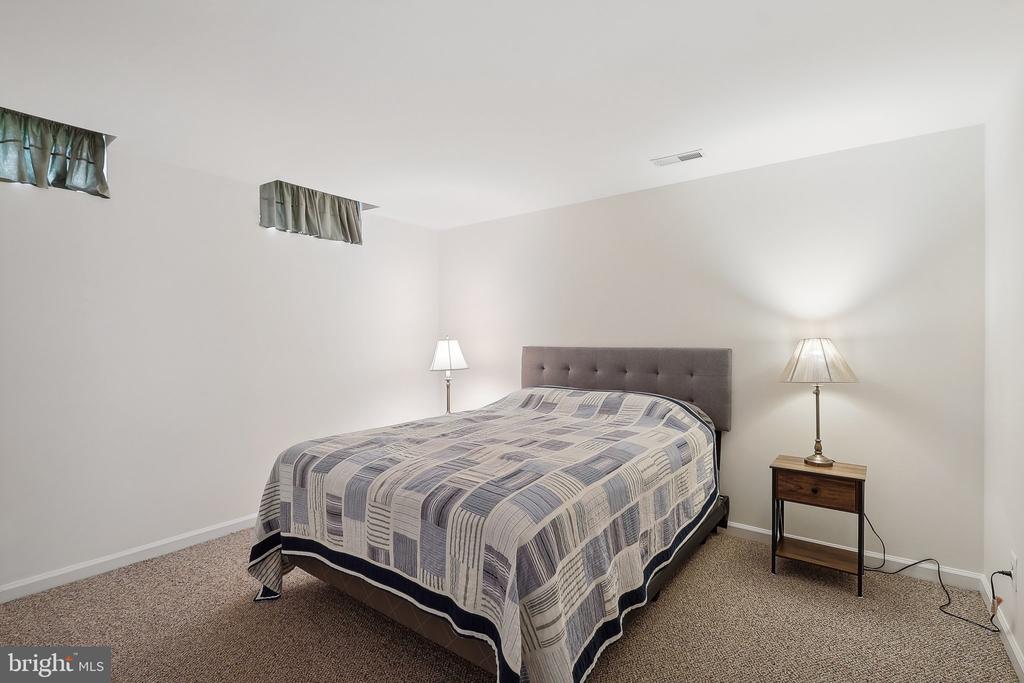 9615 Savannah Crossing Ct