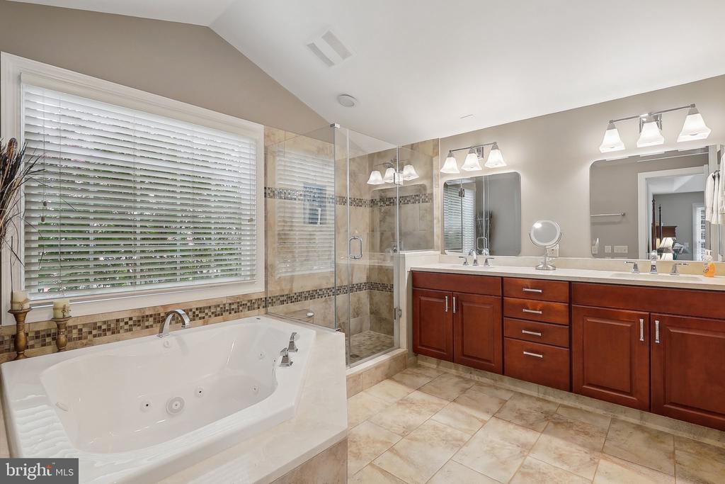 9615 Savannah Crossing Ct