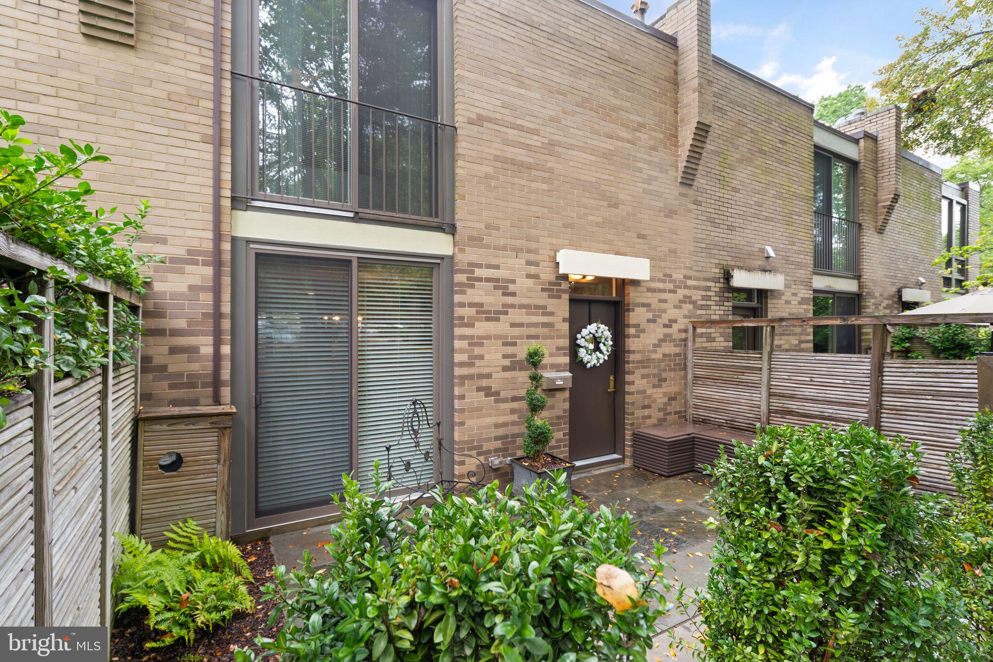 11453 Washington Plz W