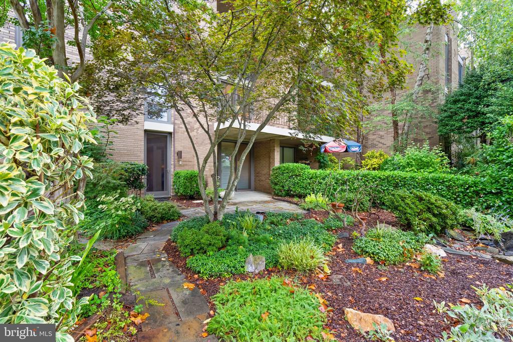 11453 Washington Plz W