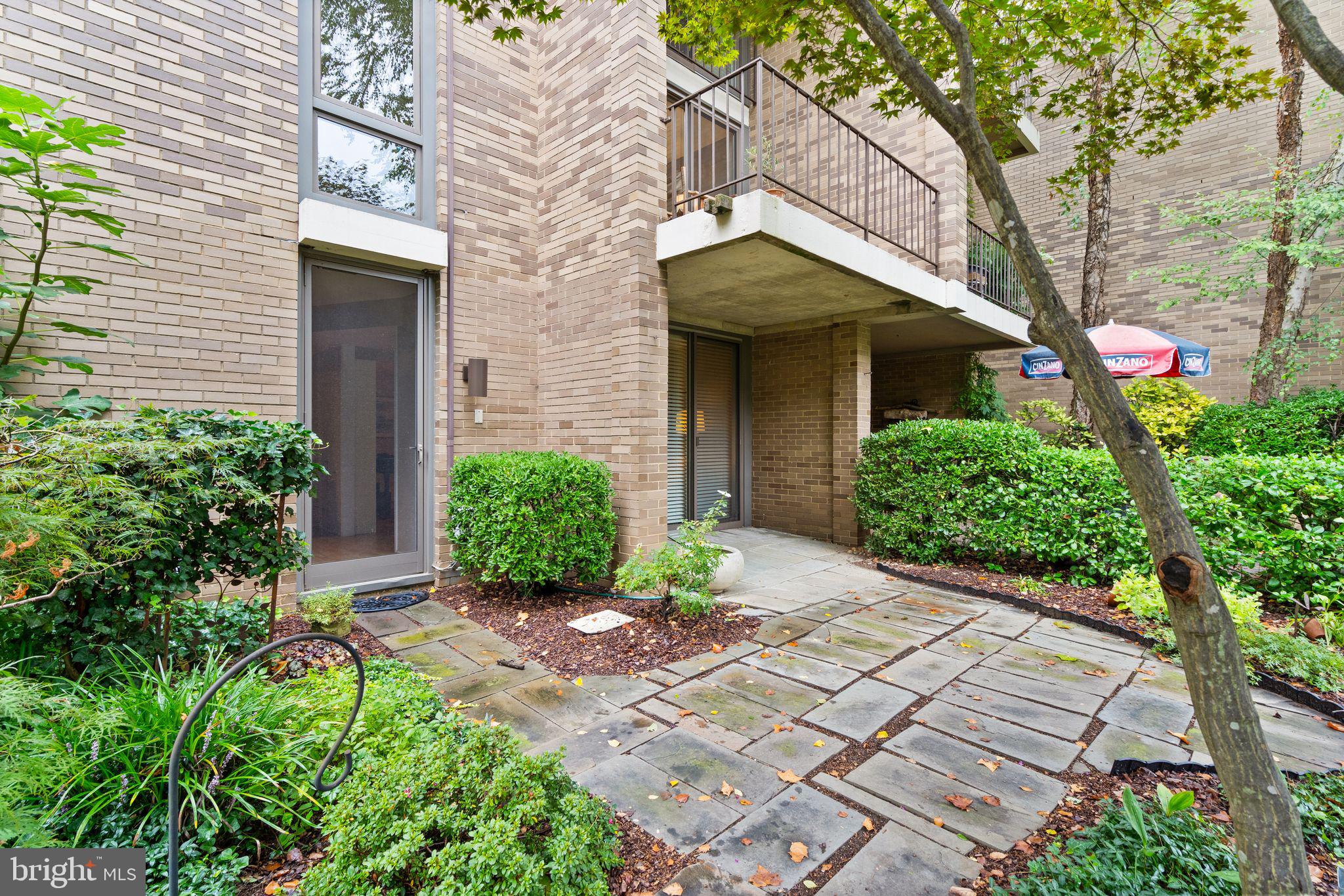 11453 Washington Plz W