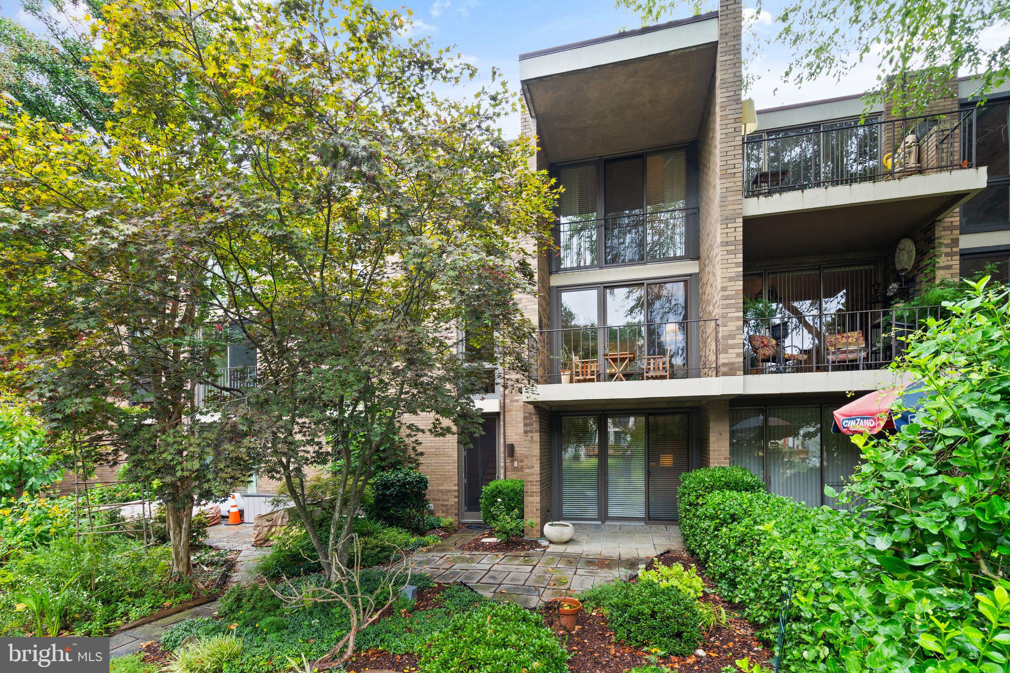 11453 Washington Plz W