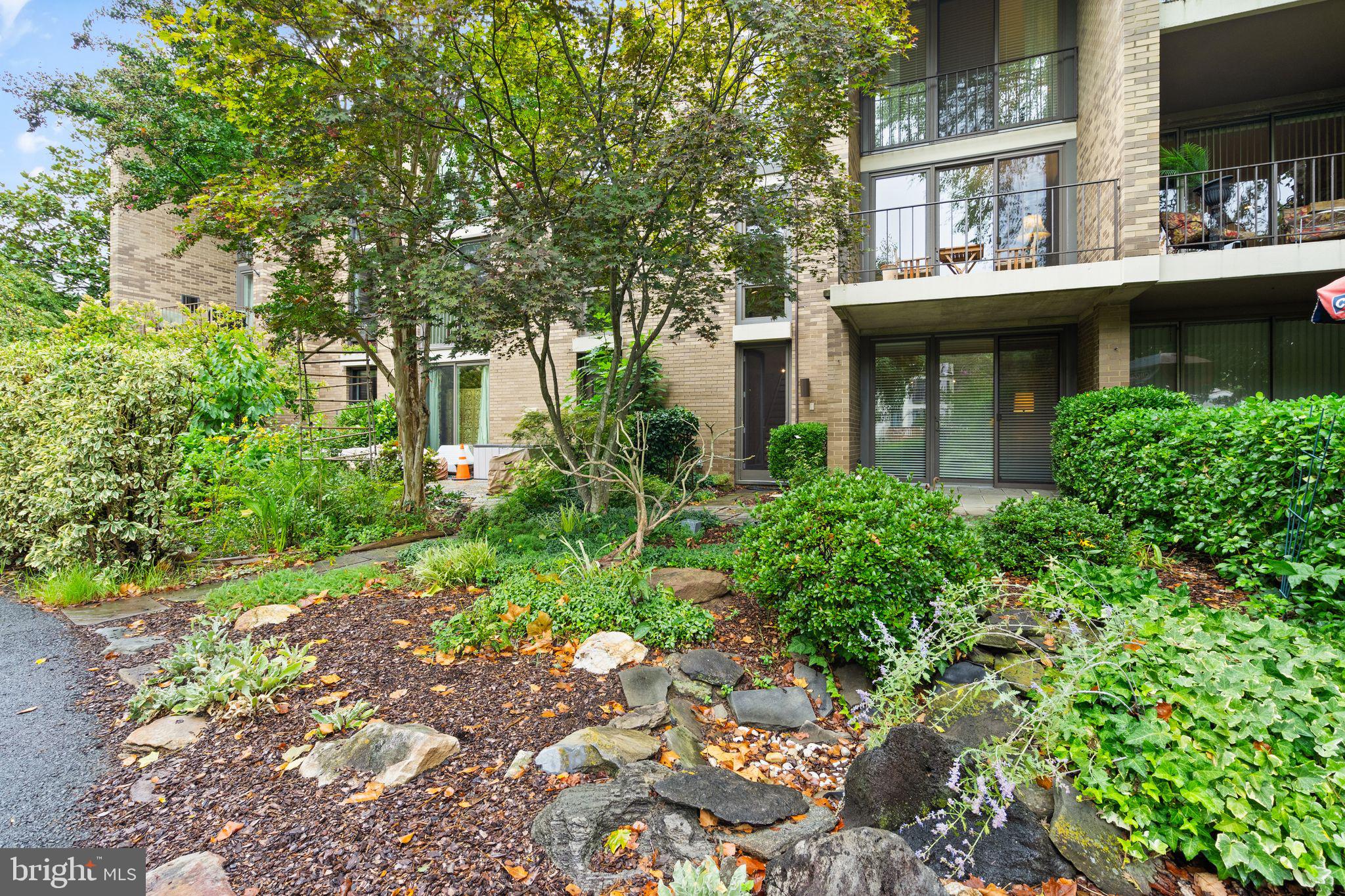 11453 Washington Plz W