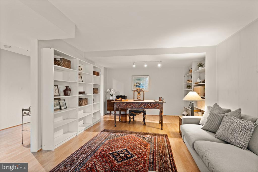 11453 Washington Plz W