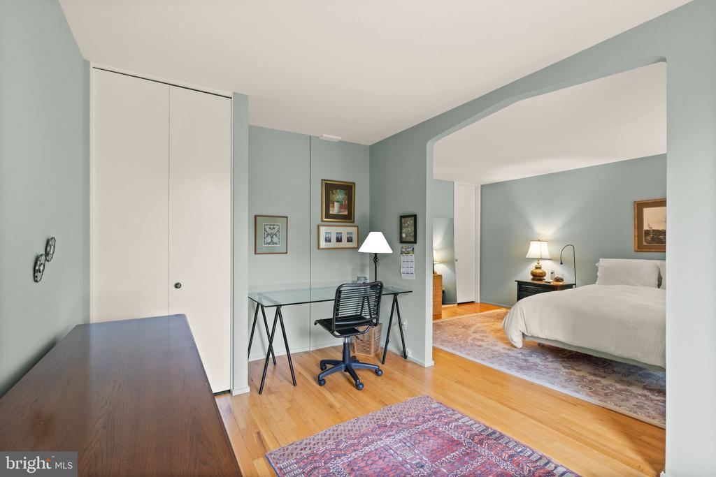 11453 Washington Plz W