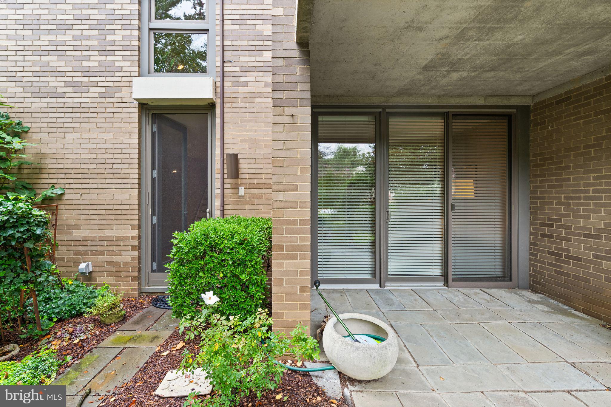 11453 Washington Plz W