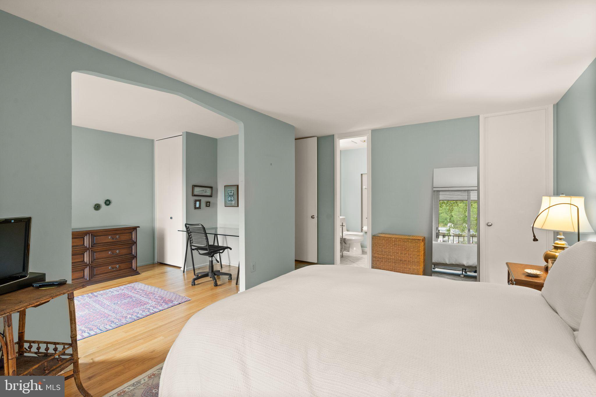 11453 Washington Plz W