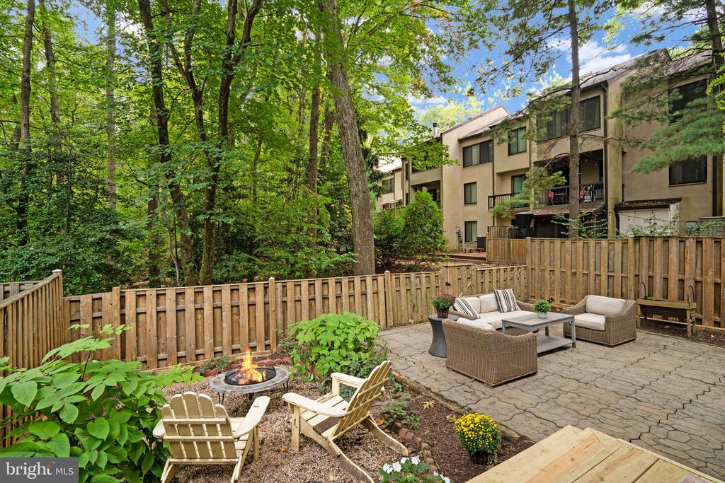 11560 WOODHOLLOW COURT