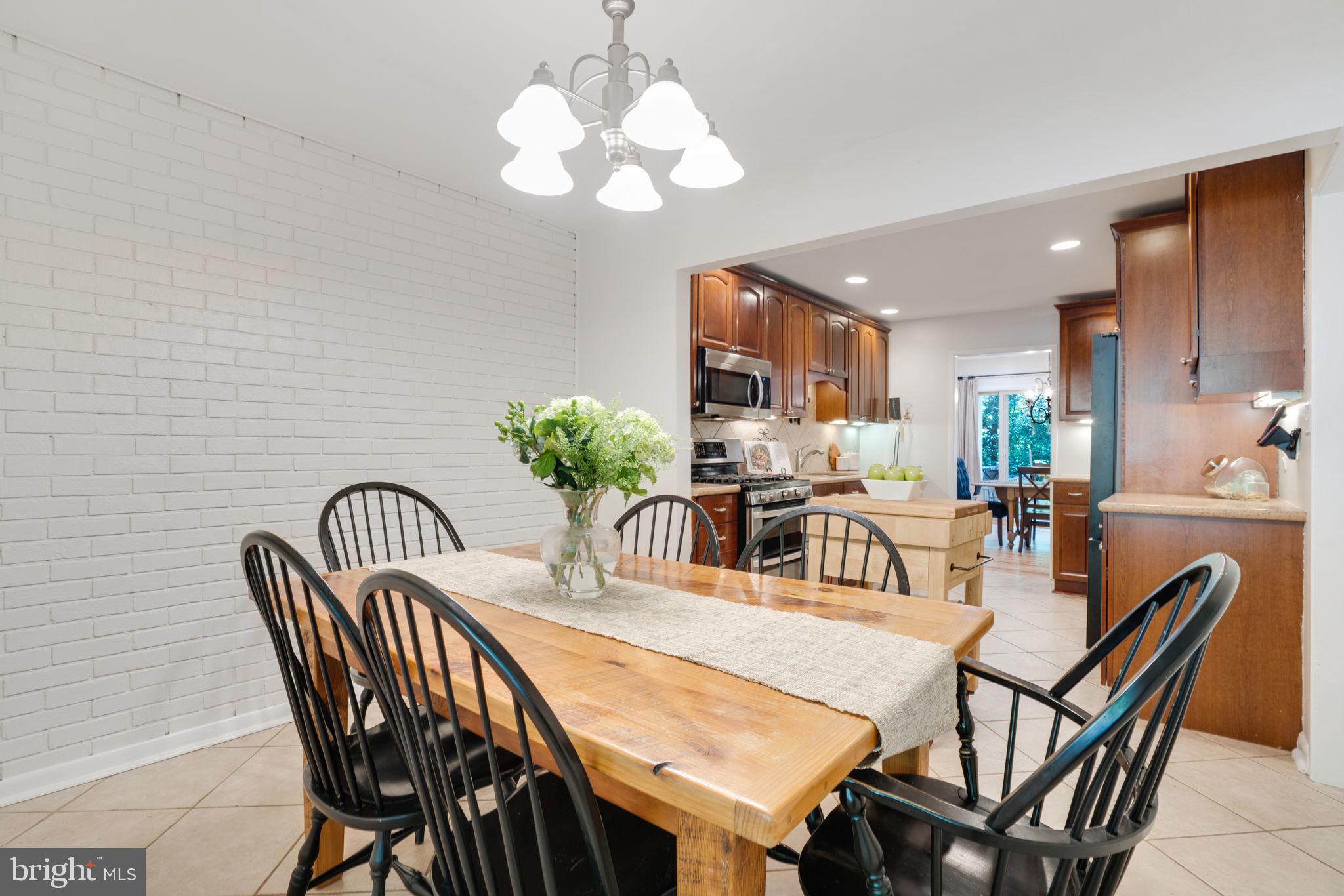 11560 WOODHOLLOW COURT