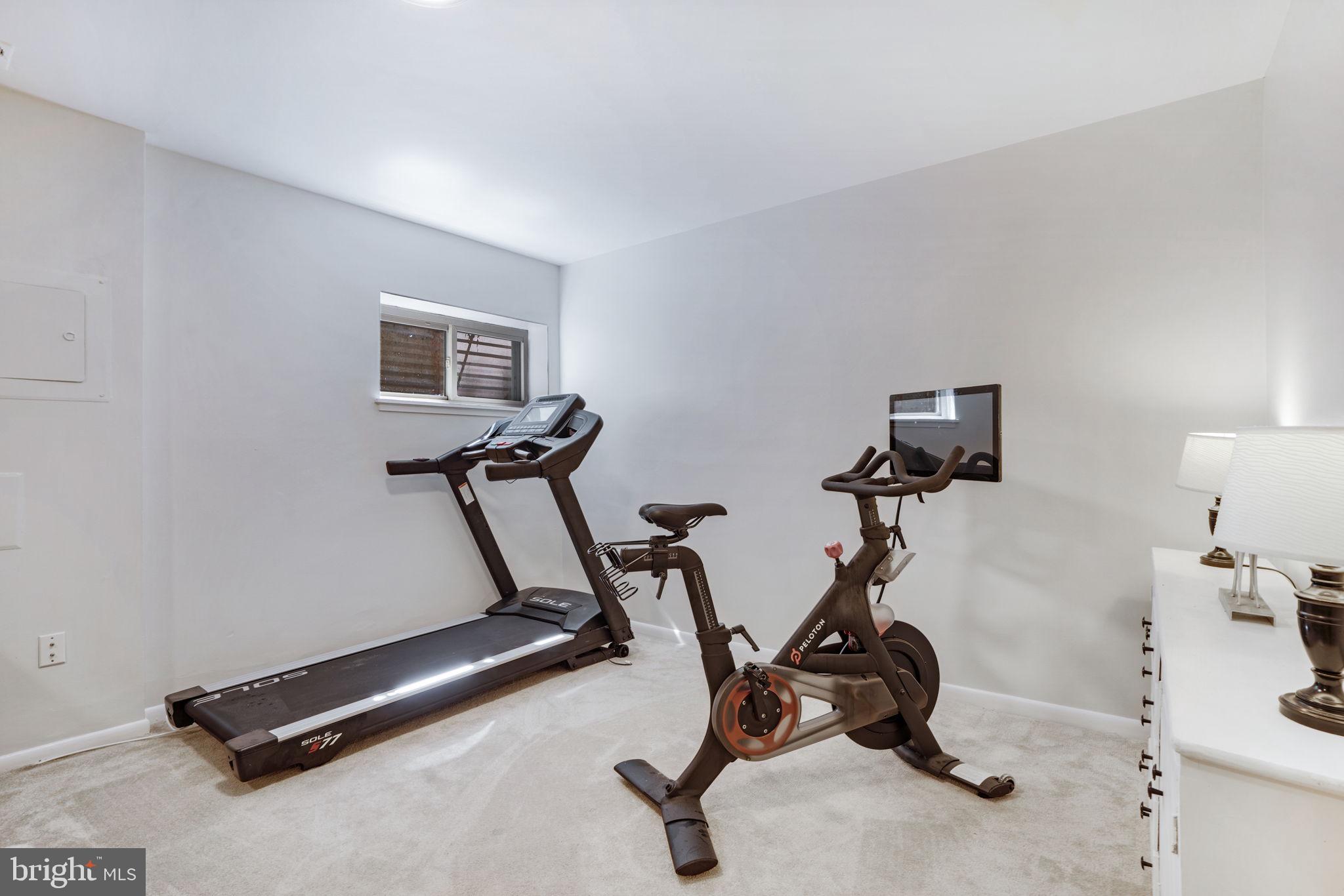 11560 WOODHOLLOW COURT