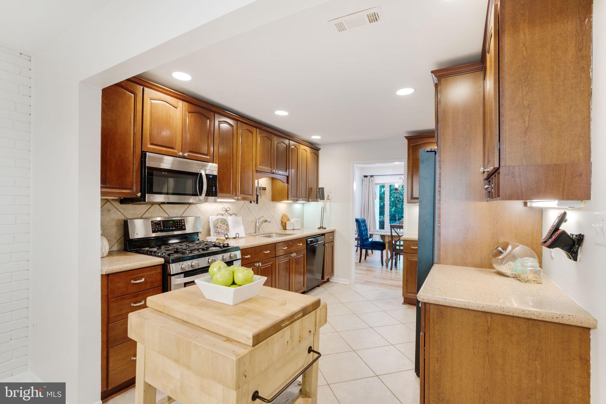 11560 WOODHOLLOW COURT